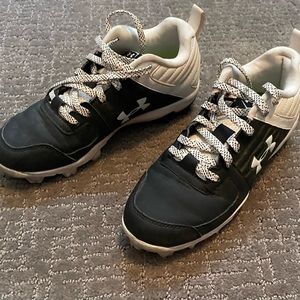 Boys 3Y Under Armour baseball cleats.